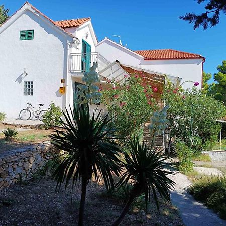 Charming Apartments With Garden Bol Quarto foto
