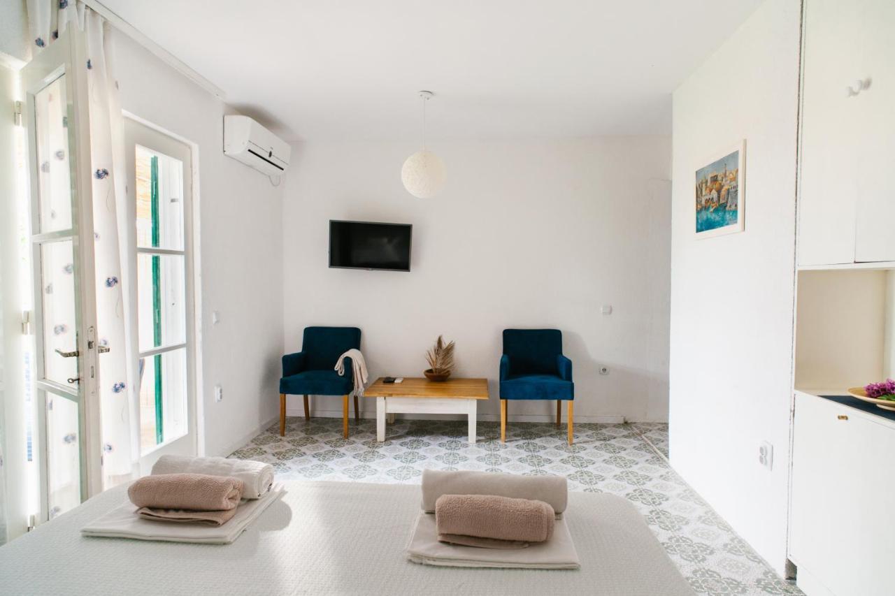 Charming Apartments With Garden Bol Exterior foto
