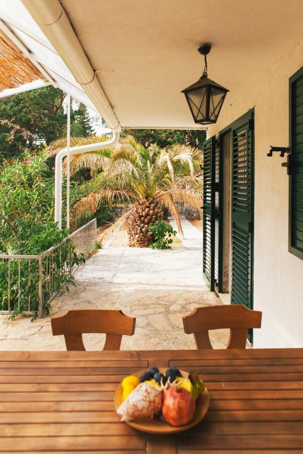 Charming Apartments With Garden Bol Exterior foto